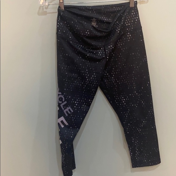 SoulCycle distressed‎ wheel print cropped leggings - Picture 2 of 6